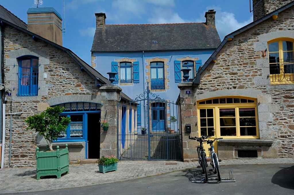 La Petite Maison Bleue Les Portes du Coglais Екстер'єр фото